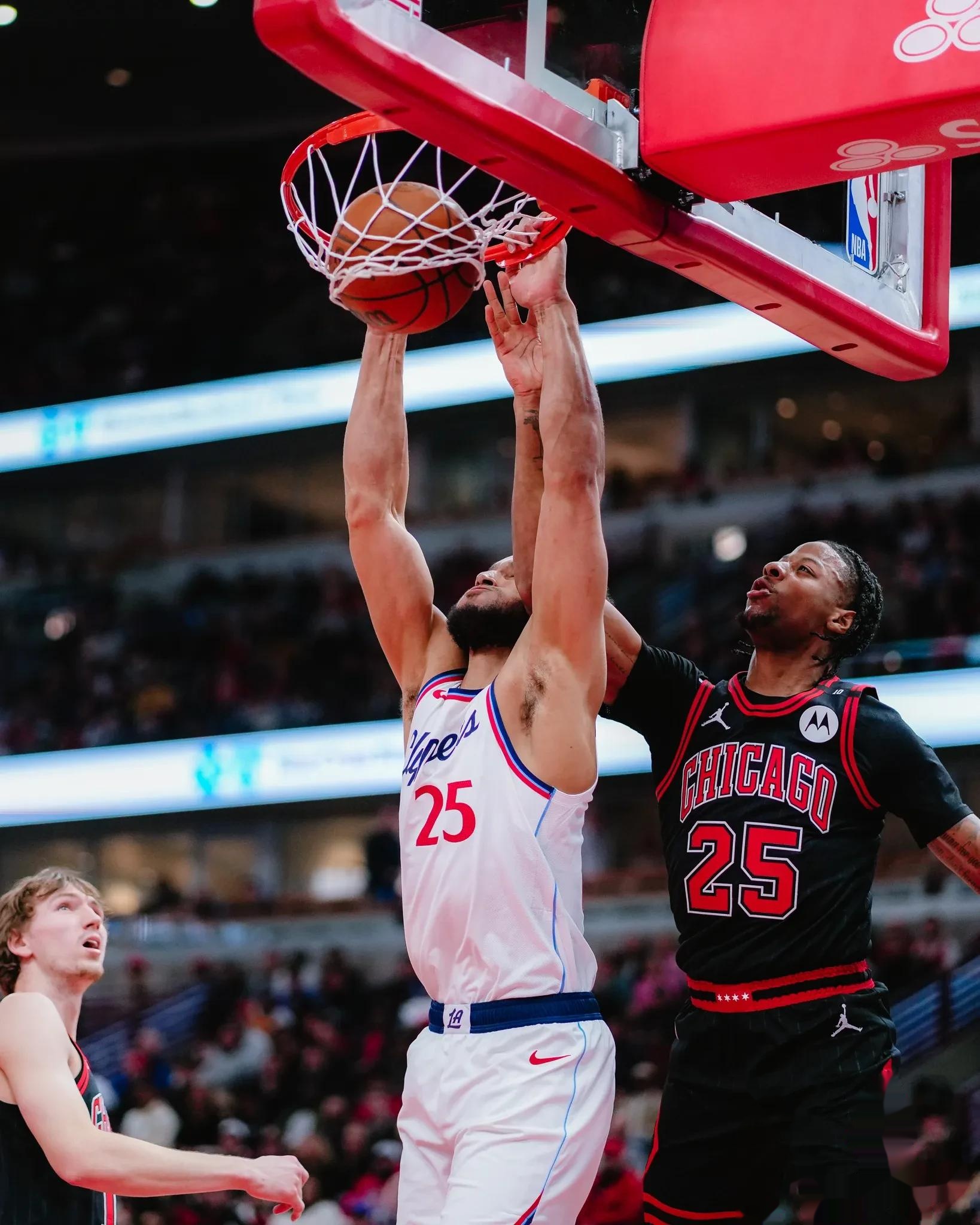 半岛体育官方网站-西亚卡姆关键节点绝杀，快船带队取胜！的简单介绍-半岛体育官方网站